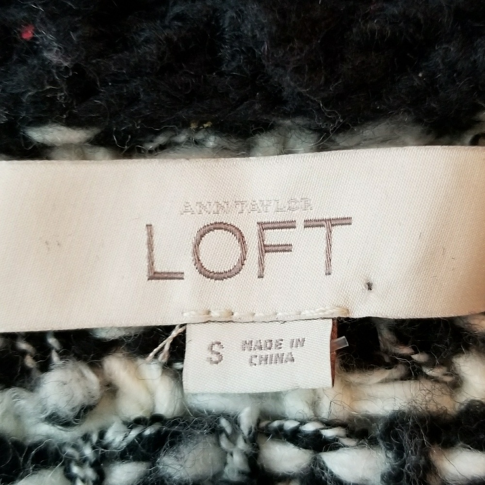 3 / $15 Ann Taylor Loft Cardigan - Picture 3 of 6